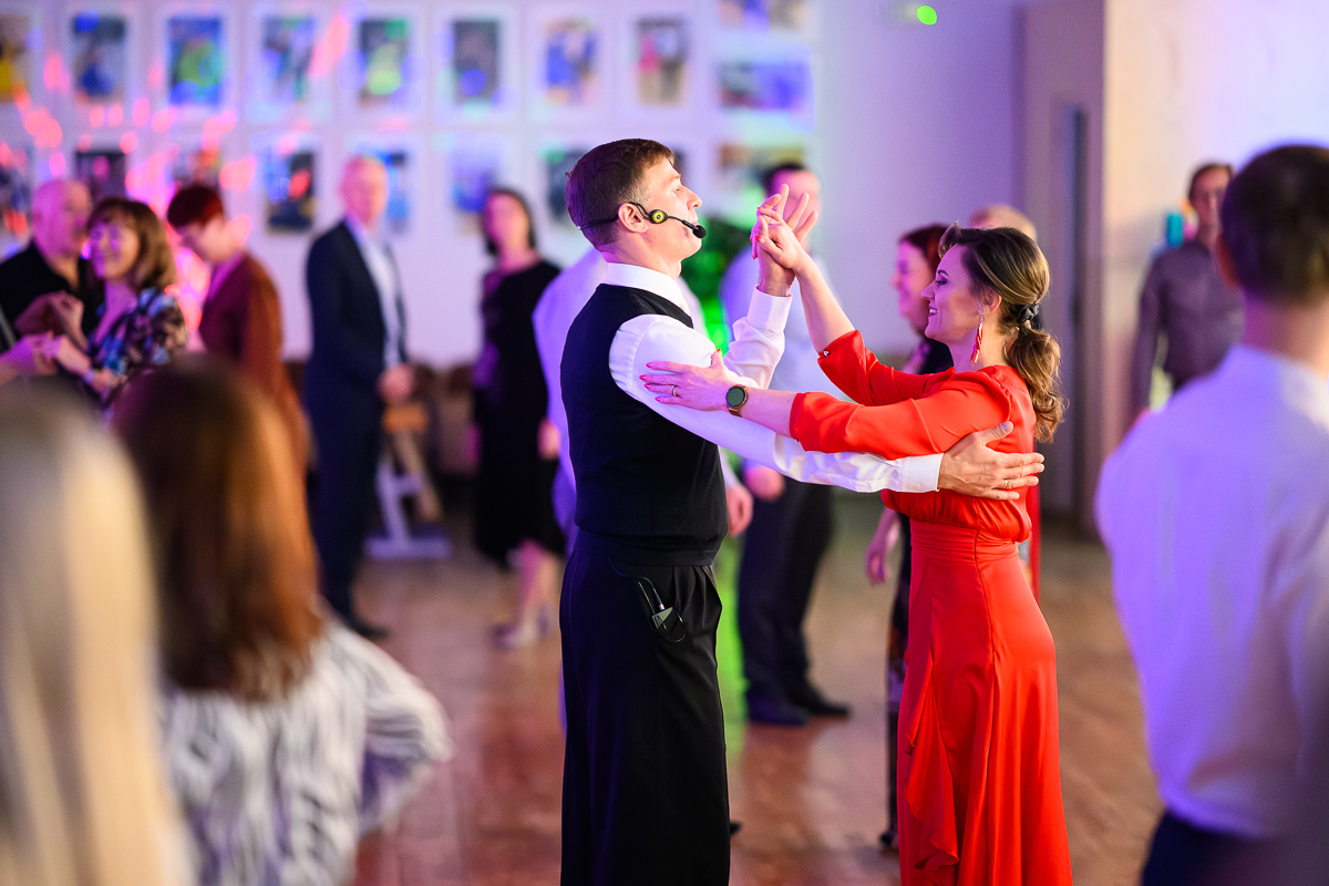 Kiirkursus: juhtimine ja järgnemine seltskonnatantsus